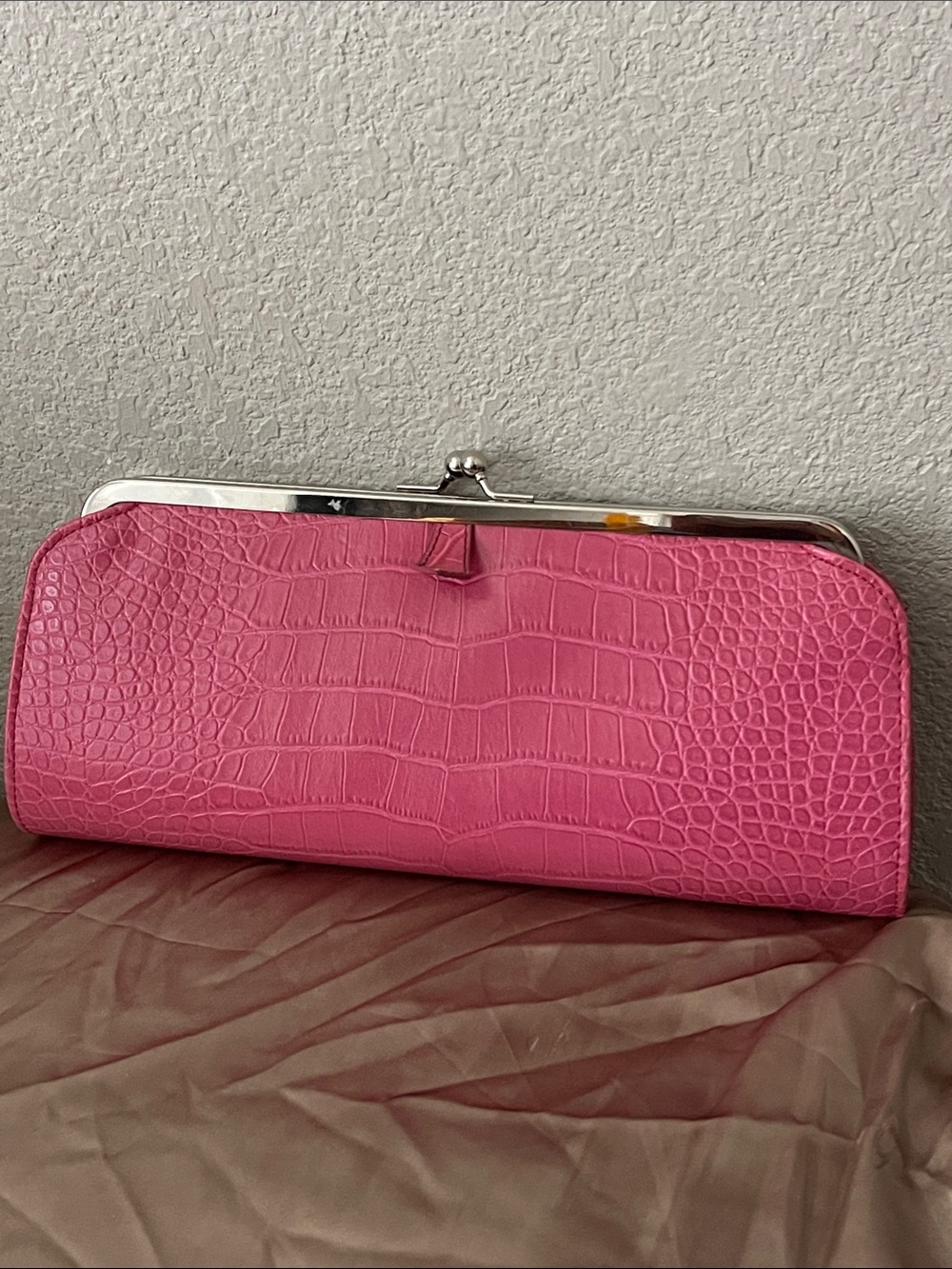Vintage Pink Croc-Embossed Clutch Wallet - Unbranded